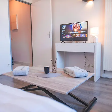 Le Montholon - Elegance - Calme Et Parking شقة *